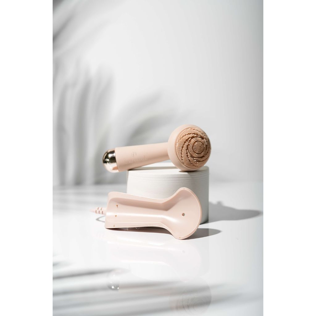 Rose Gold Cleansing Brush | Gold Cleansing Brush | TORI PRINCE BEAUTY